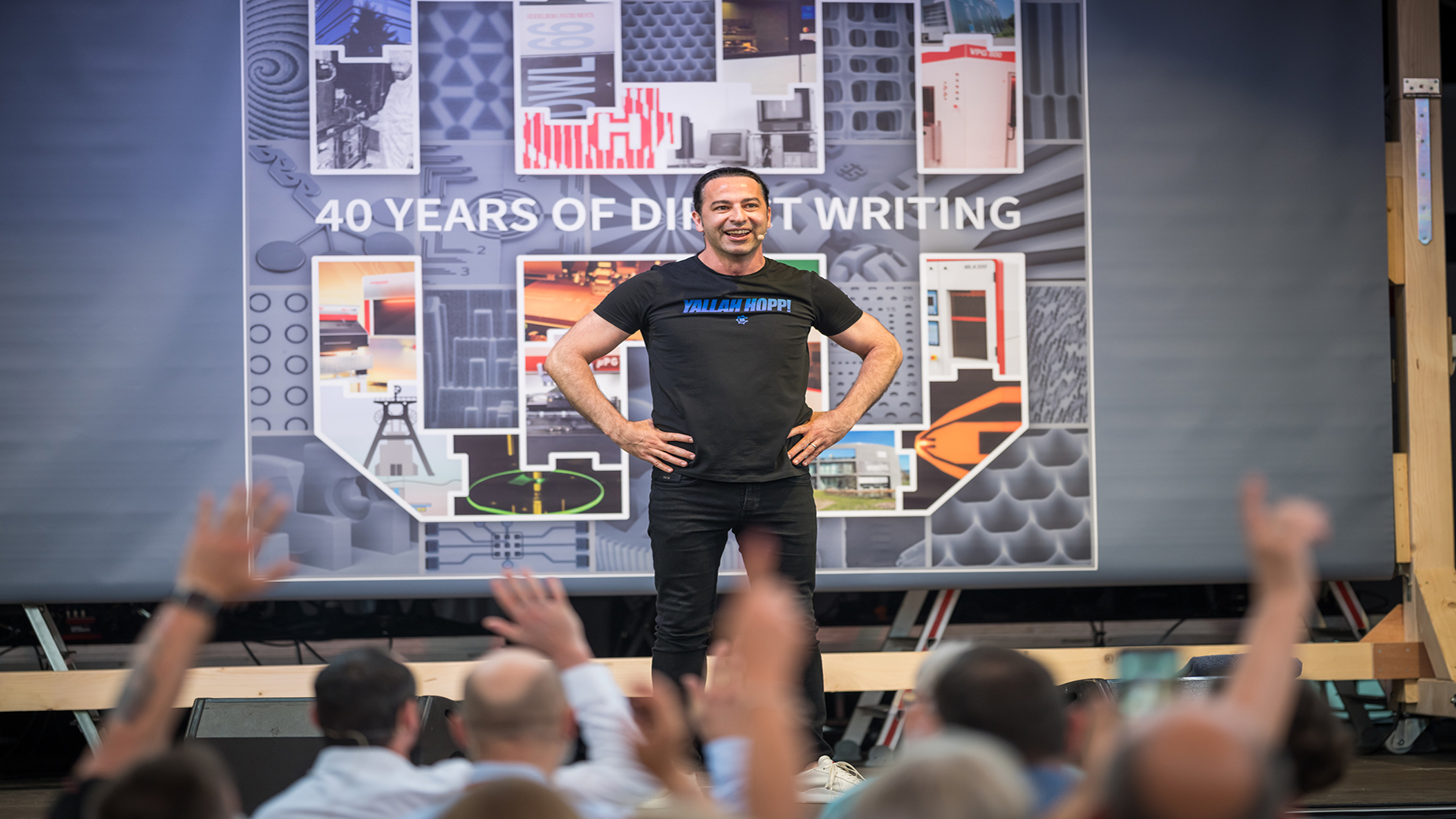 Zu sehen ist der Comedian Bülent Ceylan, der als gebuchter Künstler auf dem Jubiläum auftritt.