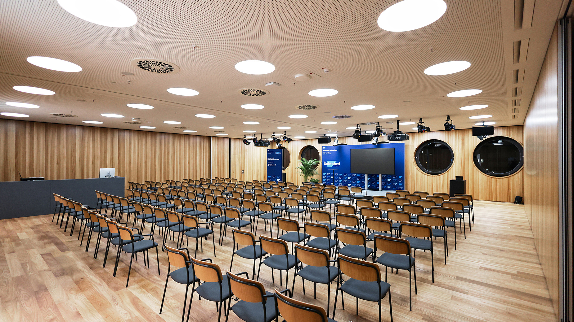 HCC Heidelberg, Bestuhlung Saal