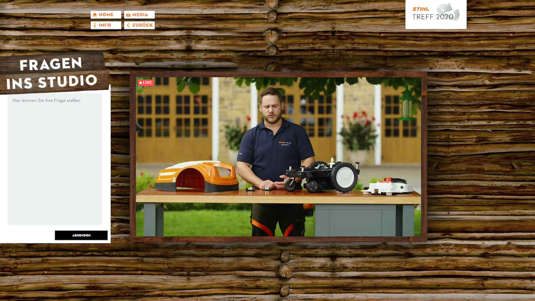 Live-Training im STIHL-Treff mit Moderator vor Werkbank und Gartengeräten. Linke Seite bietet Platz für Live-Chat oder Fragerunde.