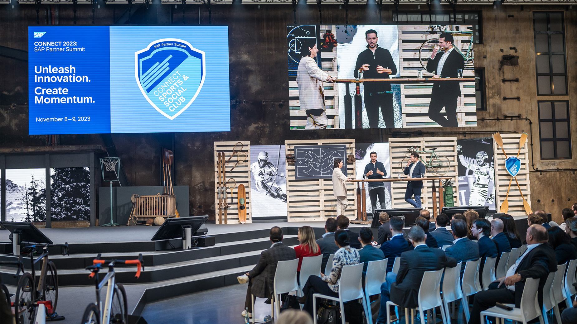 CONNECT 2023 Blick auf die Mainstage mit Speaker Felix Neureuther