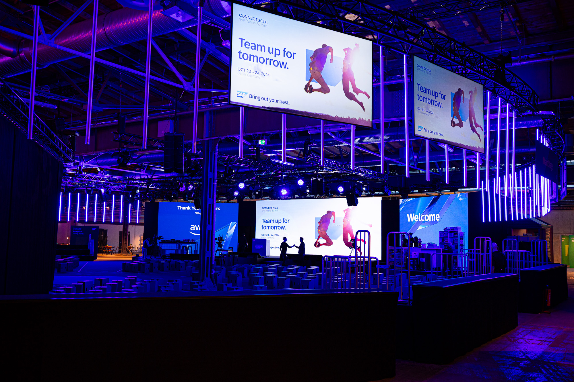 Bühne mit LED-Leinwänden