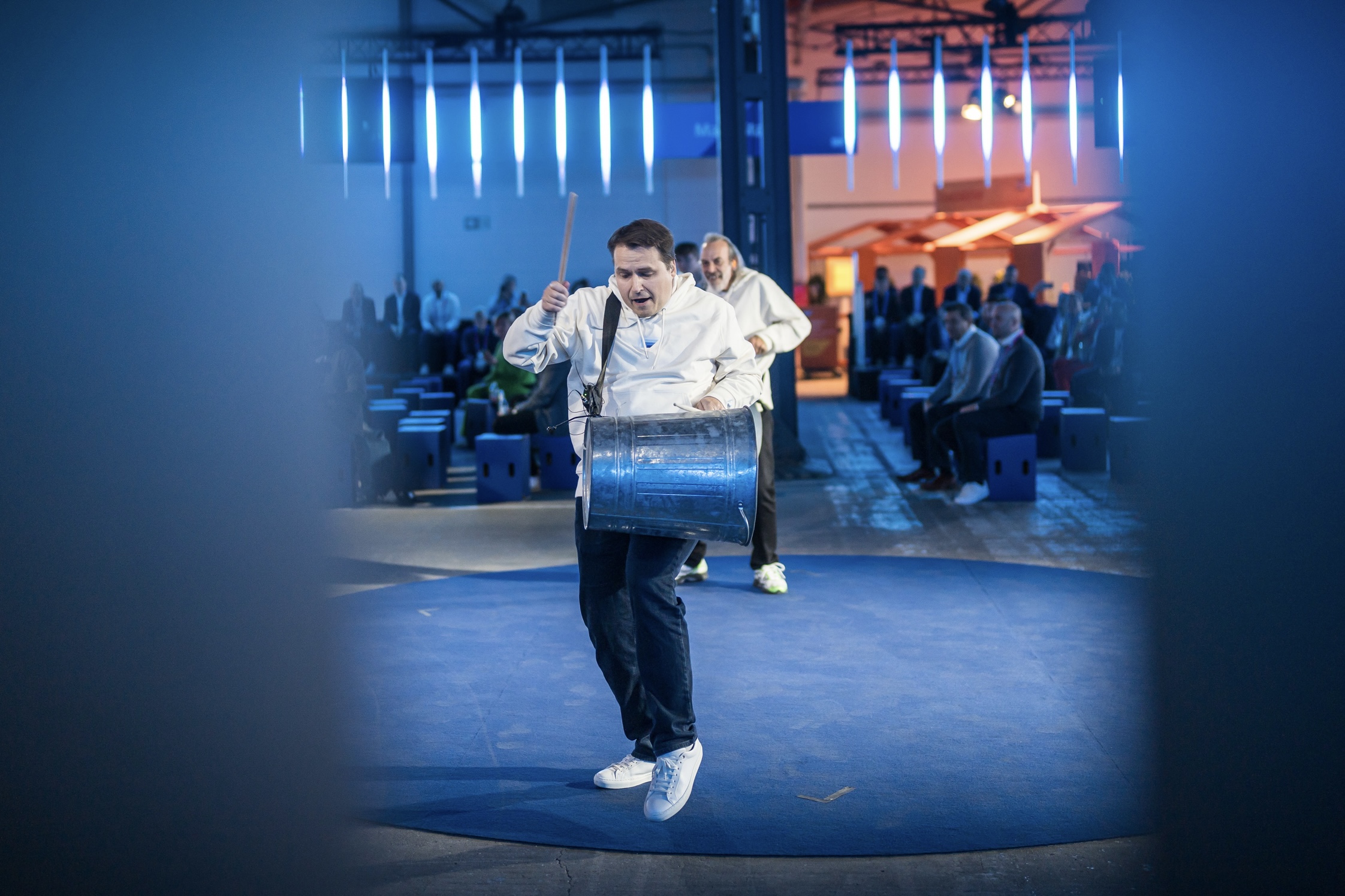 Männer mit Trommeln