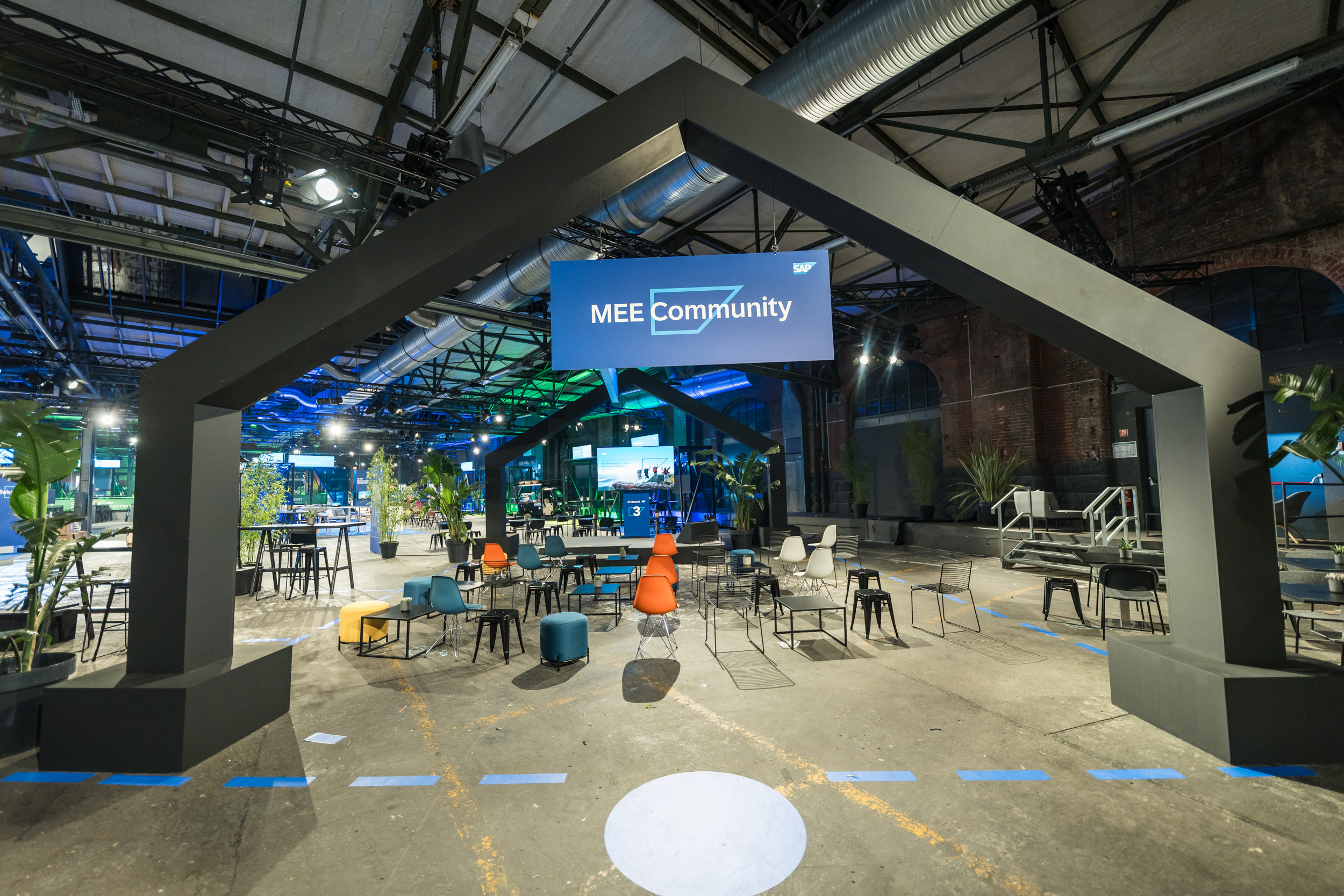 The “MEE Community” area at the SAP Partner Summit, framed by a distinctive house-shaped structure. Colorful seating and plants create a welcoming space for exchange.